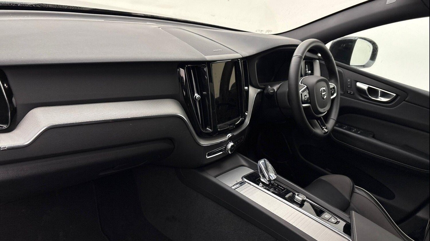 Used Volvo XC60 2025 for sale - 77363739: Photo 11