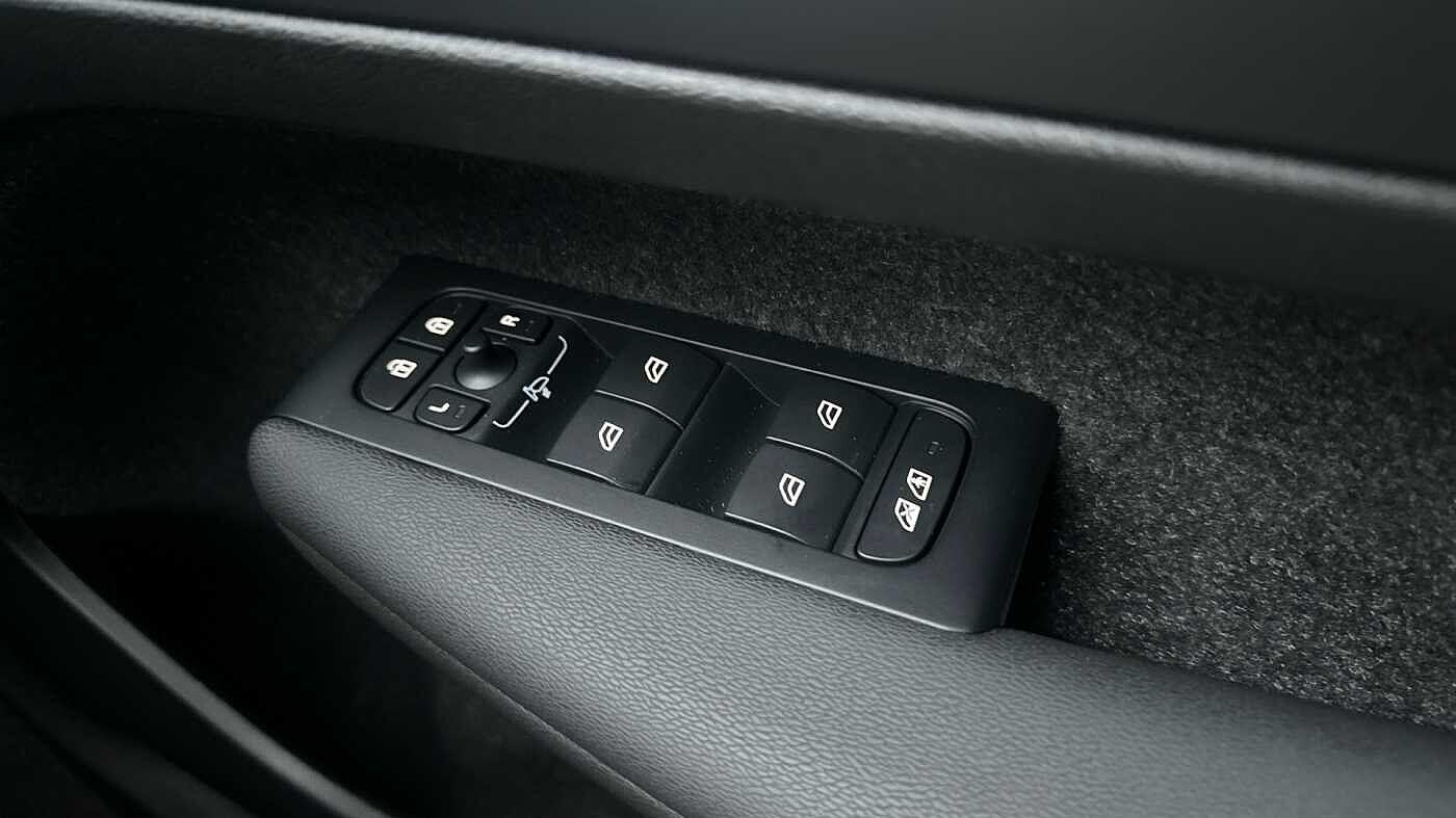 Used Volvo XC40 2025 for sale - 77363760: Photo 24