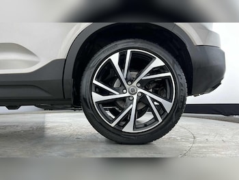 Used Volvo XC40 2021 for sale - 77363750: Photo