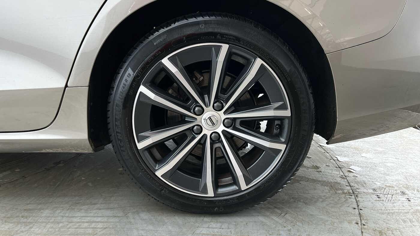 Used Volvo V60 2021 for sale - 77363730: Photo 4