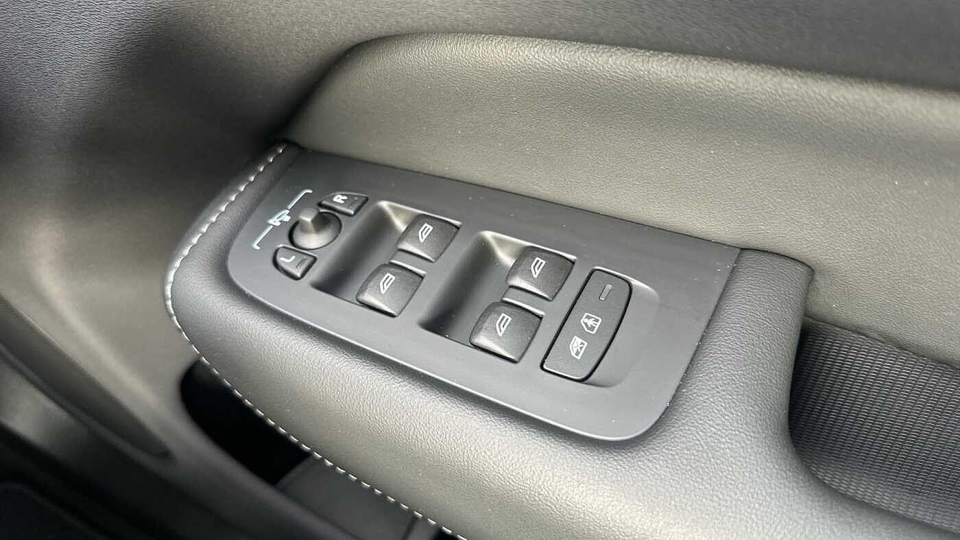 Used Volvo XC60 2023 for sale - 77957024: Photo 25