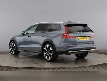 Used Volvo V60 Cross Country 2023 for sale - 77439975: Photo