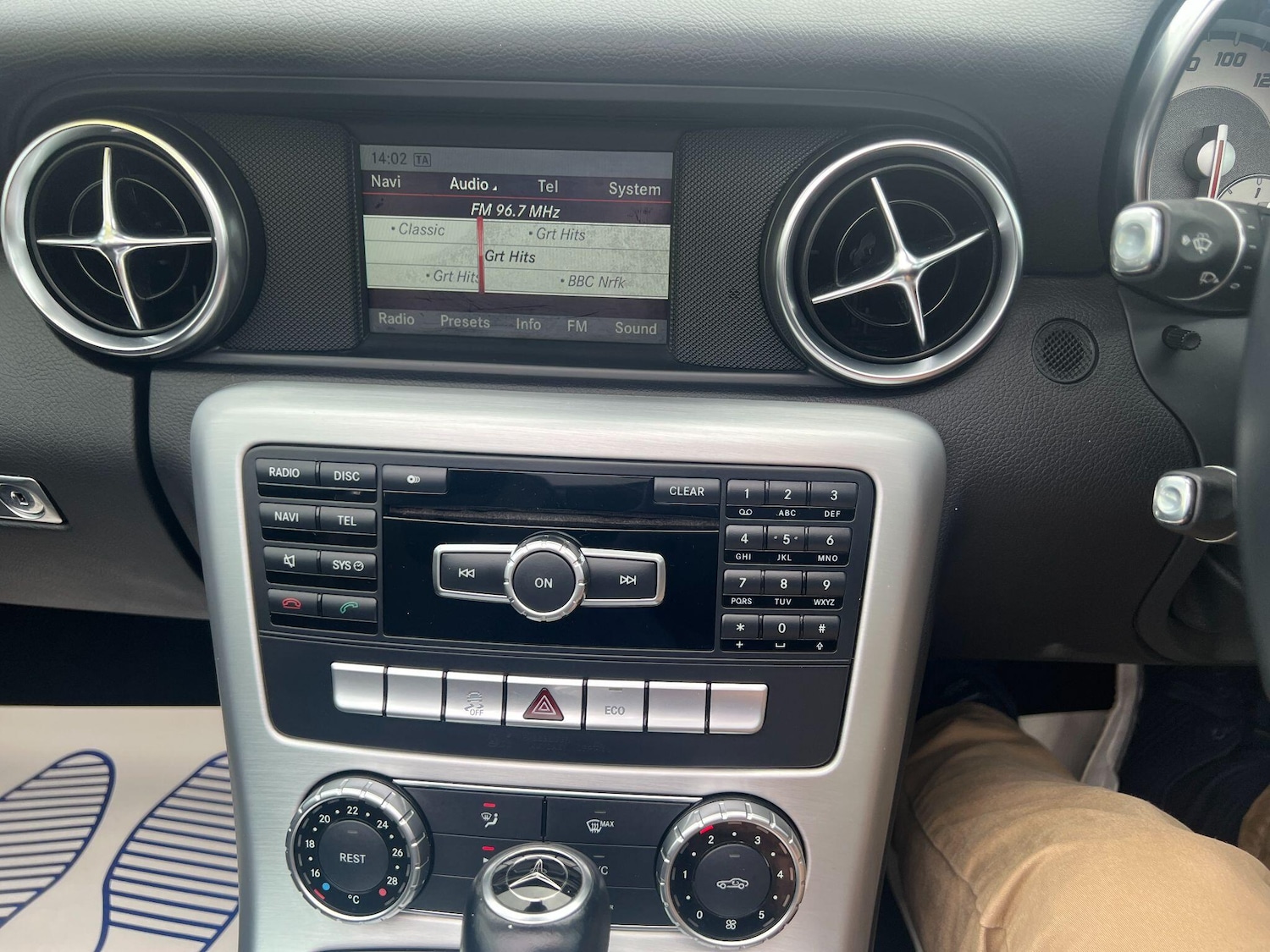 Used Mercedes-Benz SLK 2014 for sale - 77131879: Photo 2