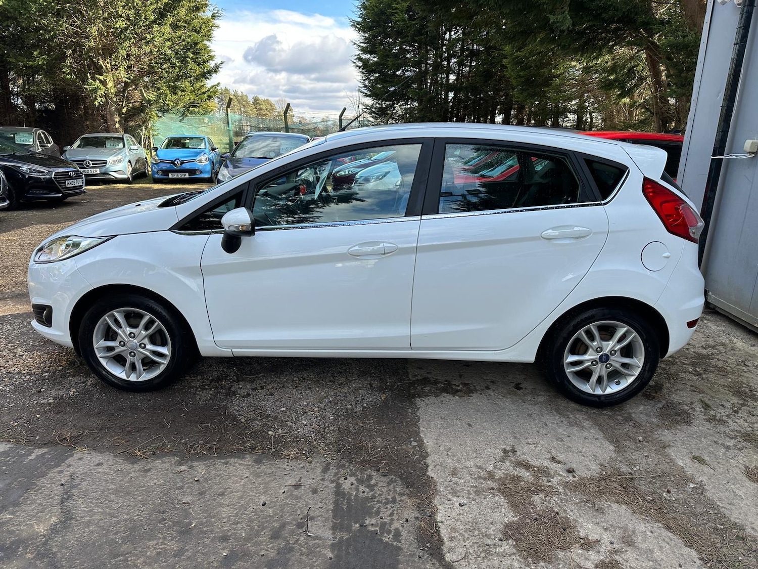 Used Ford Fiesta 2015 for sale - 78028984: Photo 4