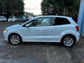 Used Volkswagen Polo 2015 for sale - 76437333: Photo