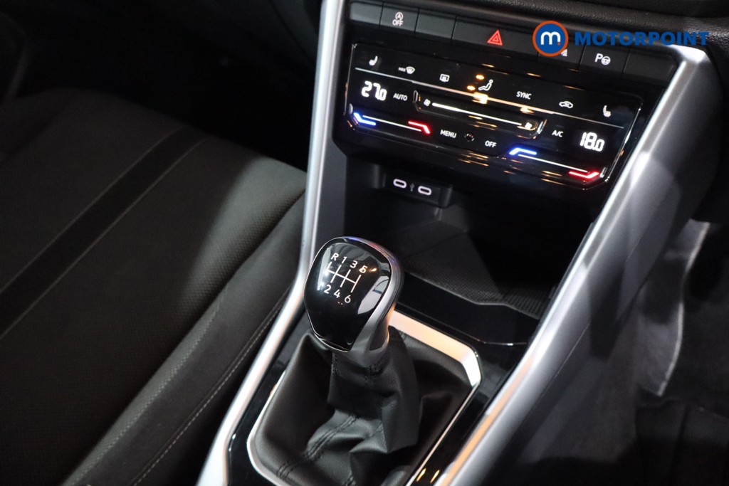 Used Volkswagen T-Roc 2023 for sale - 77747175: Photo 28