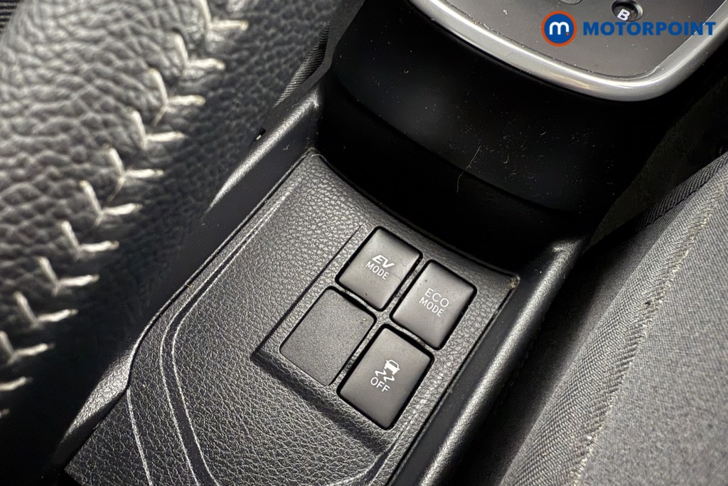 Used Toyota Yaris 2018 for sale - 76710315: Photo 15