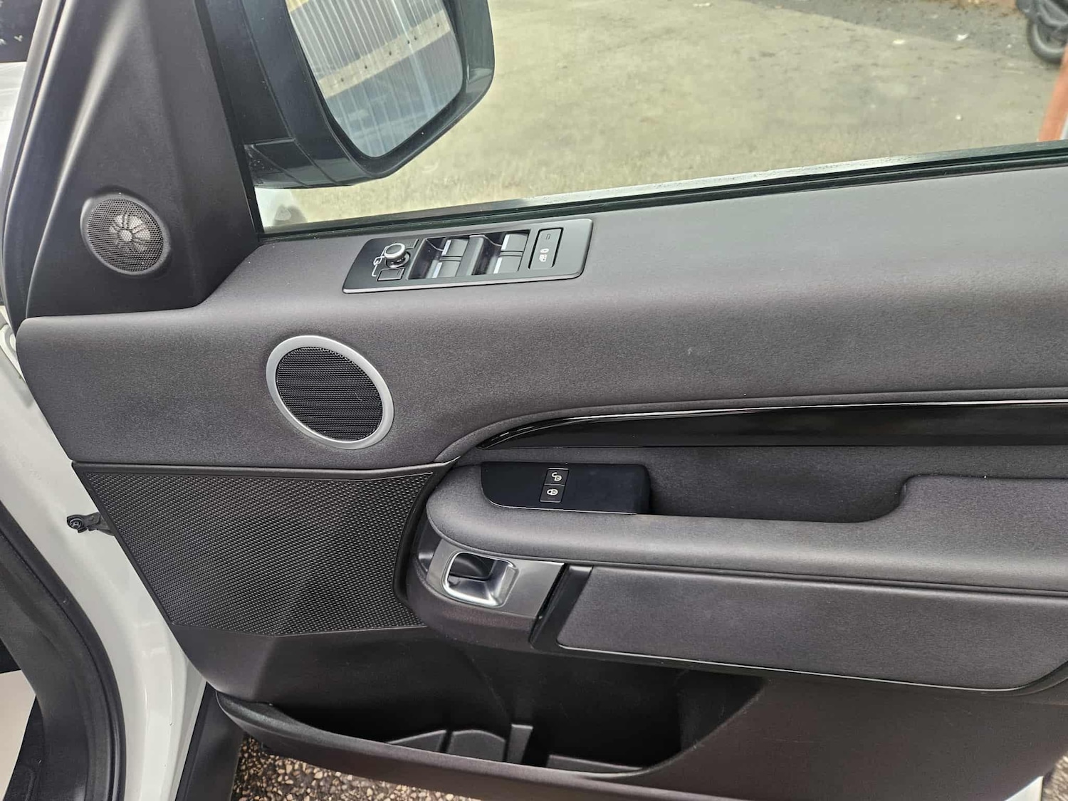Used Land Rover Discovery 2018 for sale - 76135983: Photo 25