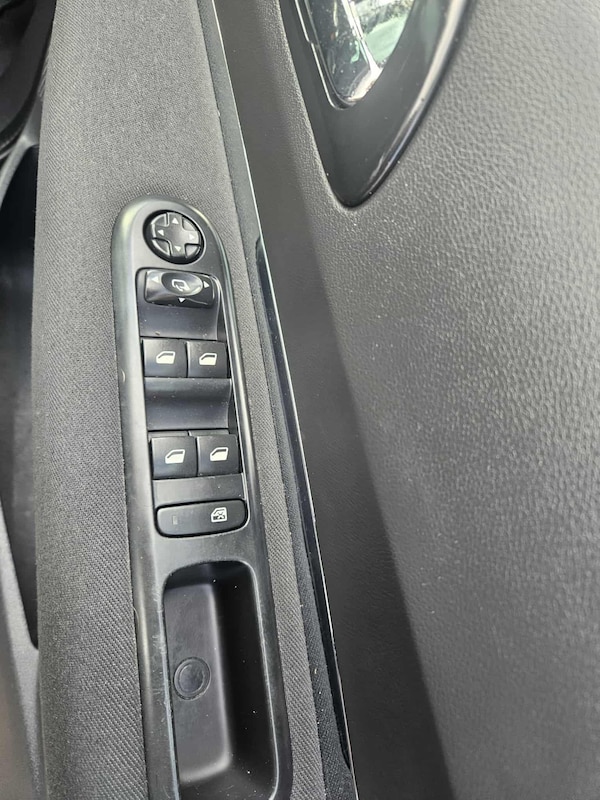 Used Peugeot 5008 2017 for sale - 76238609: Photo 16
