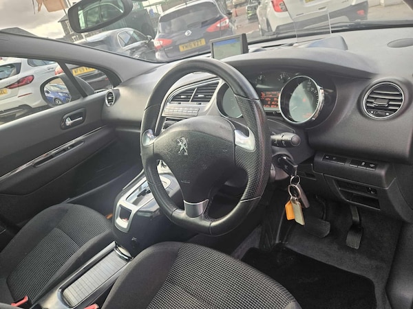Used Peugeot 5008 2017 for sale - 76238609: Photo 32
