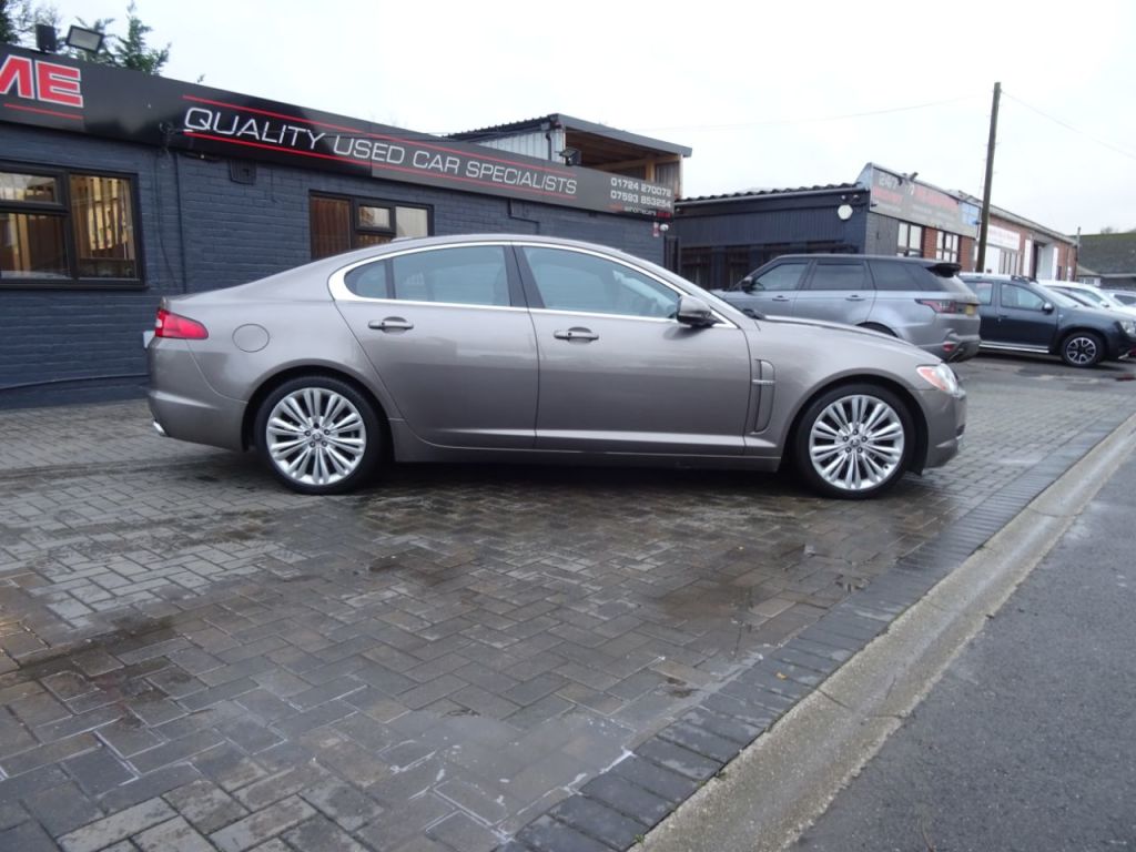 Used Jaguar XF 2011 for sale - 76949510: Photo 2
