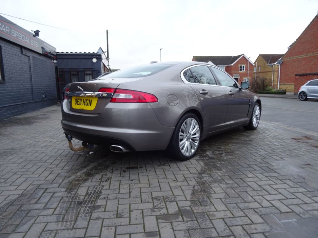 Used Jaguar XF 2011 for sale - 76949510: Photo 3