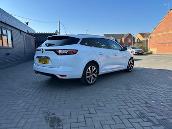 Used Renault Megane 2020 for sale - 77774924: Photo