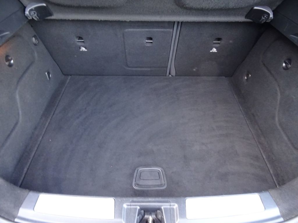 Used Infiniti Q30 2016 for sale - 76385571: Photo 11