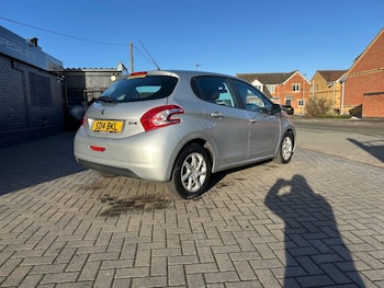 Used Peugeot 208 2014 for sale - 77571121: Photo