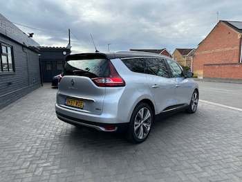 Used Renault Grand Scenic 2017 for sale - 78227148: Photo