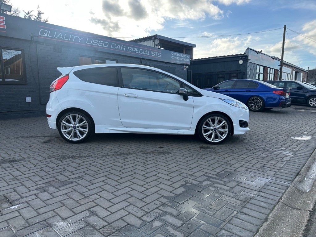 Used Ford Fiesta 2015 for sale - 77287314: Photo 2