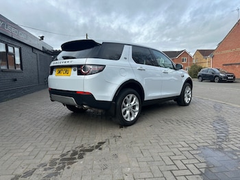 Used Land Rover Discovery Sport 2017 for sale - 77836258: Photo