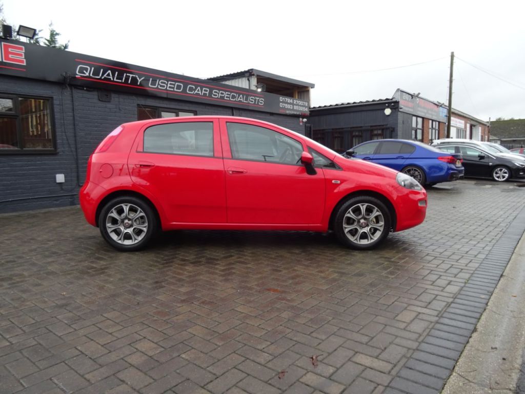 Used Fiat Punto 2016 for sale - 76558332: Photo 2