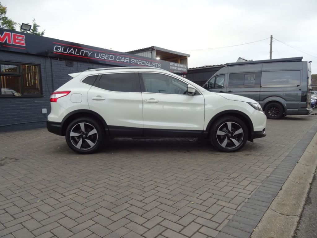 Used Nissan Qashqai 2015 for sale - 76332841: Photo 2