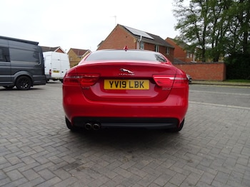 Used Jaguar XE 2019 for sale - 76266351: Photo 4