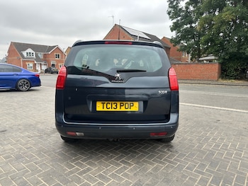 Used Peugeot 5008 2015 for sale - 79560879: Photo