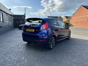 Used Ford Fiesta 2017 for sale - 78106060: Photo