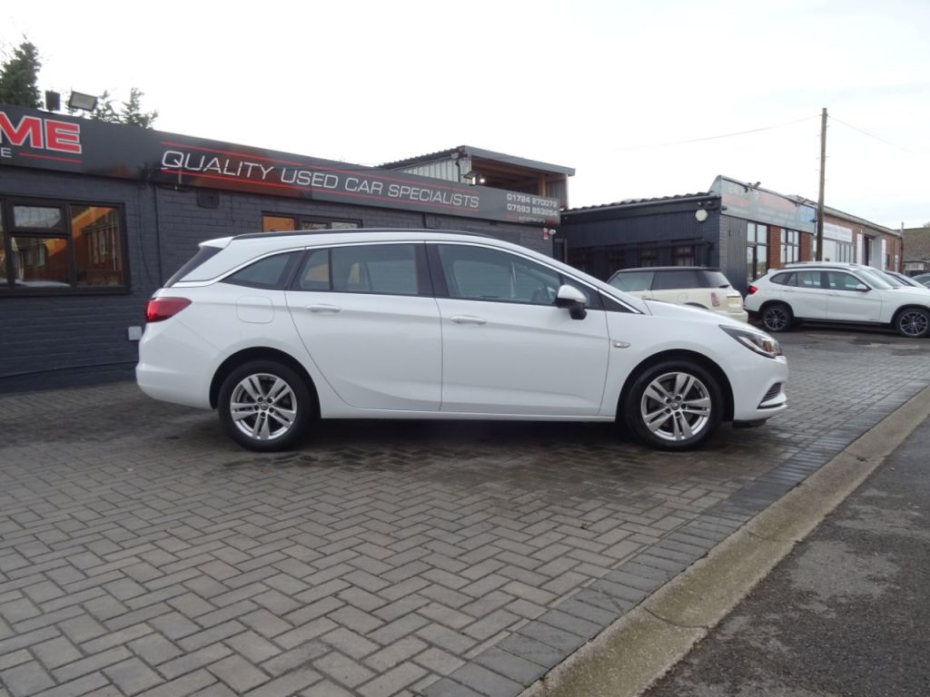 Used Vauxhall Astra 2017 for sale - 76710673: Photo 2