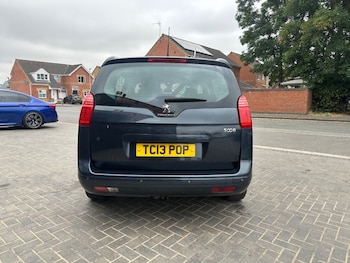 Used Peugeot 5008 2015 for sale - 79186616: Photo