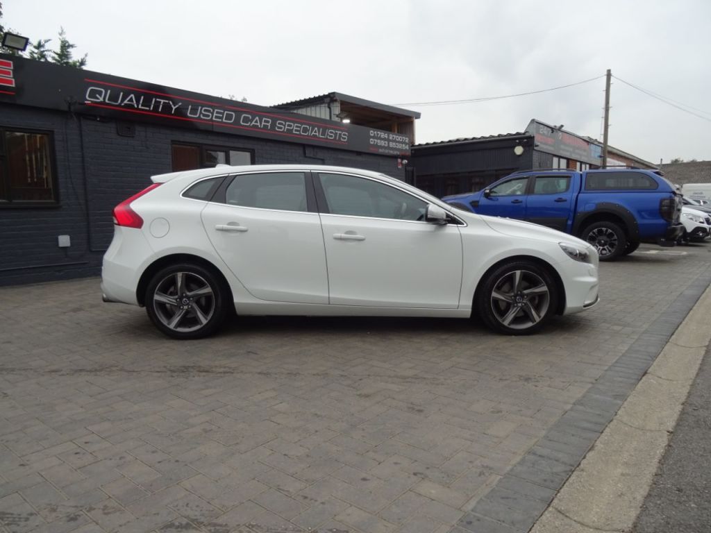 Used Volvo V40 2014 for sale - 76303125: Photo 2