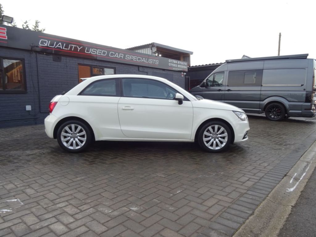 Used Audi A1 2011 for sale - 77200633: Photo 2