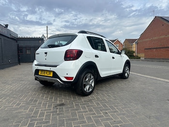 Used Dacia Sandero Stepway 2018 for sale - 79417558: Photo