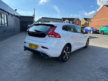 Used Volvo V40 2017 for sale - 79653823: Photo