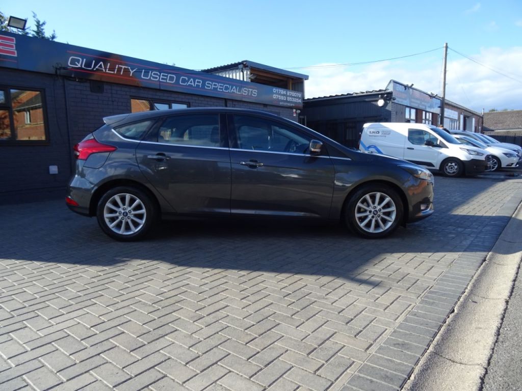 Used Ford Focus 2015 for sale - 76367115: Photo 2