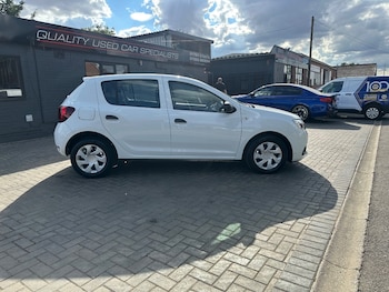 Used Dacia Sandero 2017 for sale - 79417550: Photo