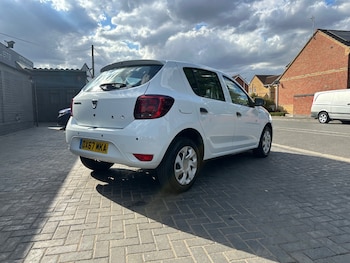 Used Dacia Sandero 2017 for sale - 79417550: Photo