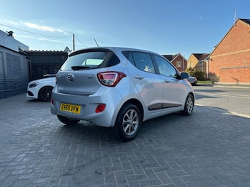 Used Hyundai i10 2015 for sale - 79798880: Photo