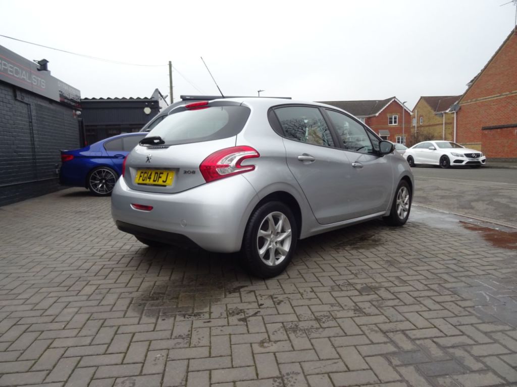 Used Peugeot 208 2014 for sale - 77408751: Photo 3