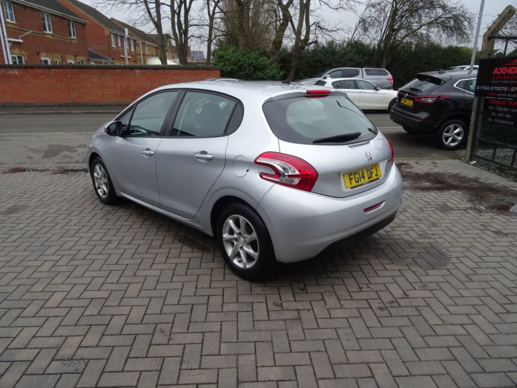 Used Peugeot 208 2014 for sale - 77408751: Photo 5