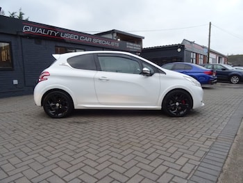 Used Peugeot 208 2014 for sale - 77368138: Photo
