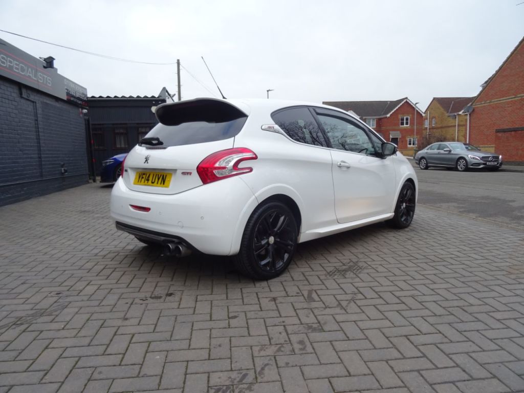Used Peugeot 208 2014 for sale - 77368138: Photo 3