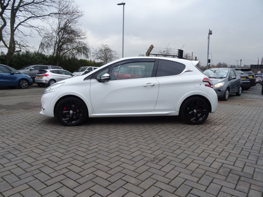 Used Peugeot 208 2014 for sale - 77368138: Photo 6