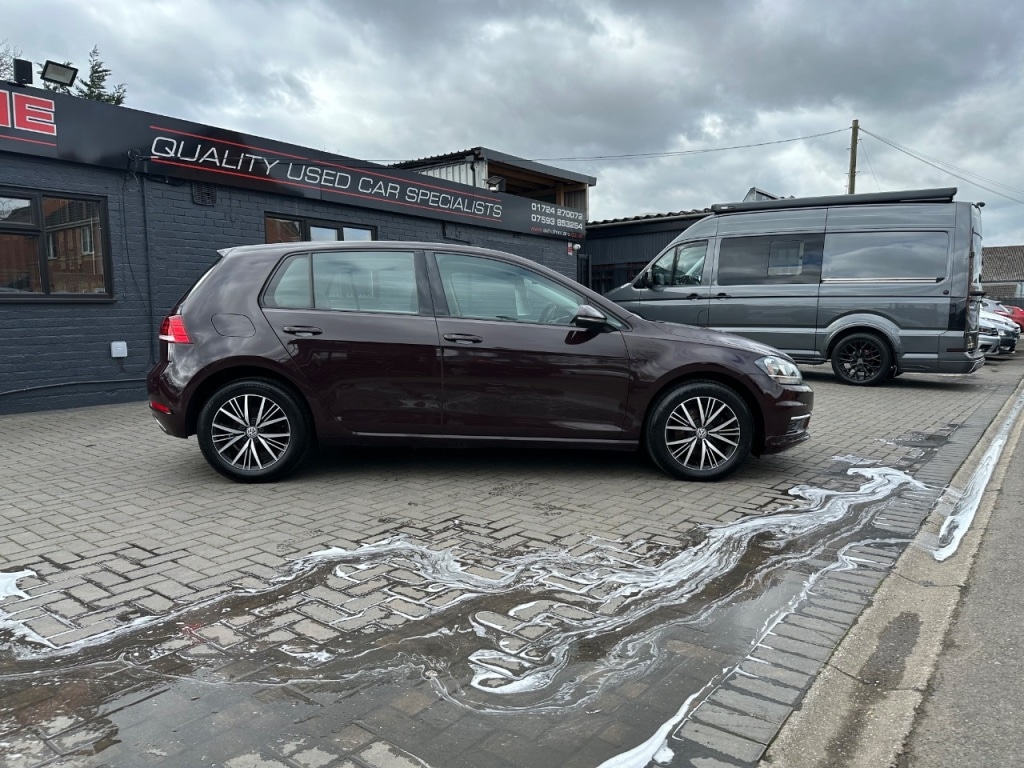 Used Volkswagen Golf 2017 for sale - 77666114: Photo 2