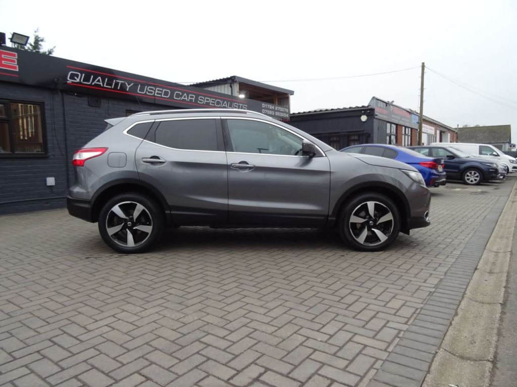 Used Nissan Qashqai 2015 for sale - 77421377: Photo 2
