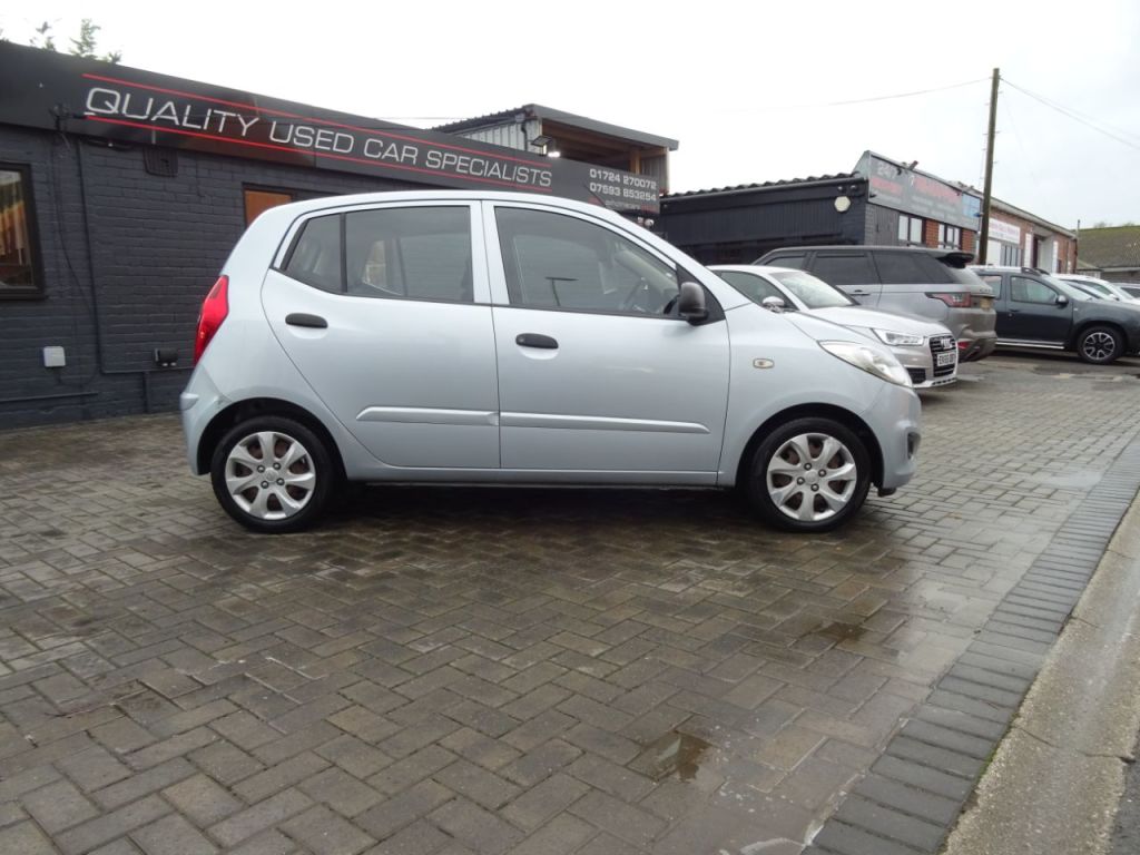 Used Hyundai i10 2013 for sale - 76949506: Photo 2