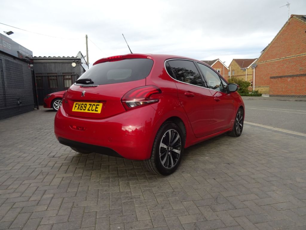 Used Peugeot 208 2019 for sale - 76197142: Photo 3