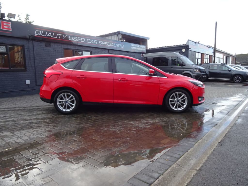 Used Ford Focus 2015 for sale - 76961707: Photo 2