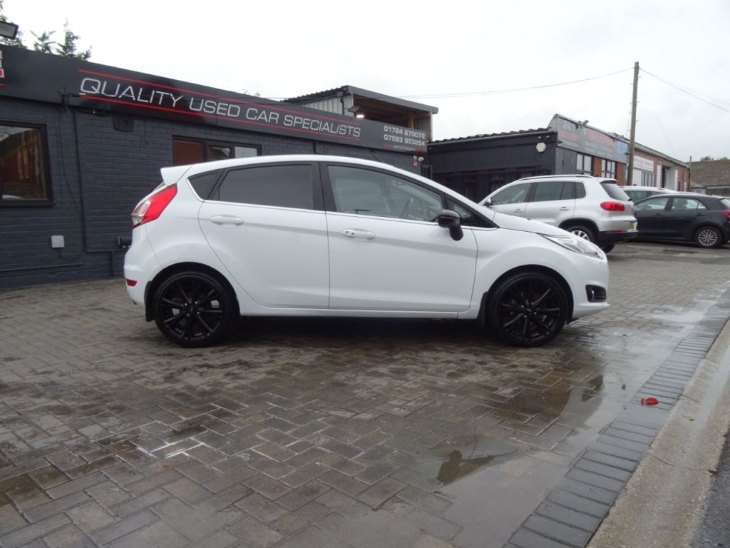 Used Ford Fiesta 2017 for sale - 76428955: Photo 2