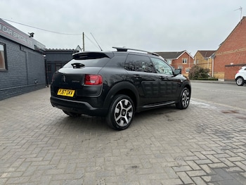 Used Citroen C4 Cactus 2017 for sale - 77990222: Photo