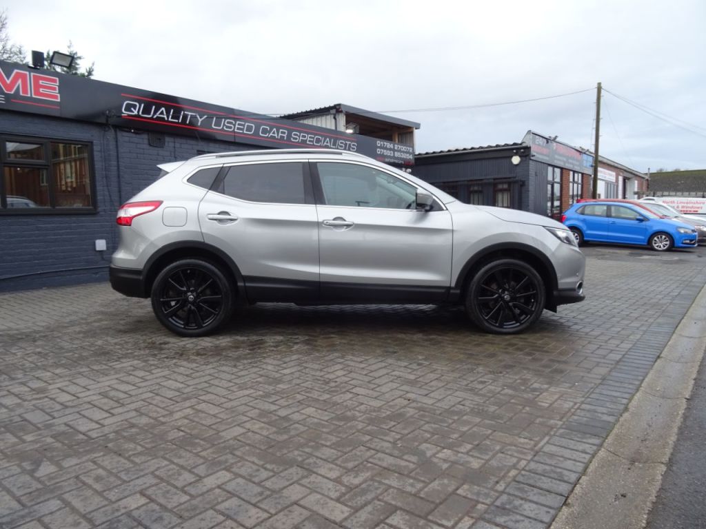 Used Nissan Qashqai 2015 for sale - 77152800: Photo 2